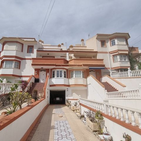 Two-storey townhouse with beautiful landscaped green areas, community pool and garage in Villamartin opposite the Golf Course. The 69 m2 house is distributed in a spacious living/dining room, a fully equipped independent kitchen with access to a smal...