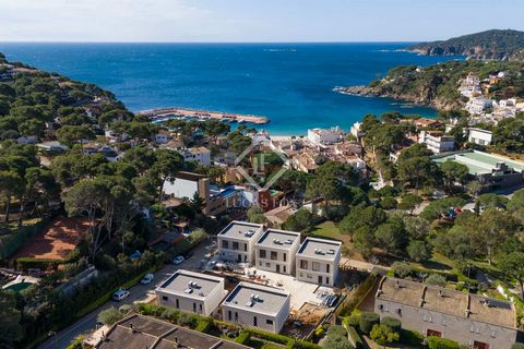 We invite you to discover these stunning new development villas, already 70% completed, situated in one of the most prime locations on Costa Brava - in the beautiful town of Llafranc. Located in a calm street, just a 4-minute walk from Llafranc beach...