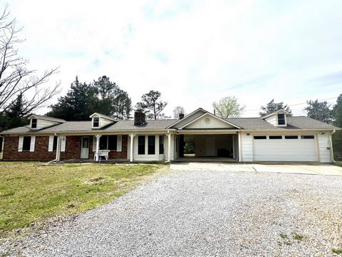 Enjoy country living! This 3 bed/1 bath home offers a living room, large kitchen, dining area with an island, and an added sunroom. Home sits on 1.02 acres and just needs a little TLC.