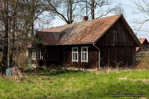 Wooden house to be renovated in Pawęzów House for sale in Pawęzów I invite you to familiarize yourself with the offer of real estate, which may turn out to be a real treat for lovers of old wooden houses and people who want to move out of the city ce...