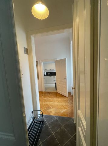 A charming apartment in a perfect location with close proximity to shops, popular supermarkets and the U3 subway station (1 minute away). The apartment impresses with high-quality, modern-stylish furniture and a fully equipped kitchen with modern app...