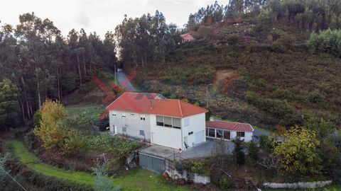 Maison T3 située dans la paroisse de Rossas, municipalité de Vieira do Minho. Cette propriété est à quelques minutes du centre de la municipalité et est située à côté du barrage d'Ermal, à 10 minutes de Gerês et à 15 minutes de la ville de Braga. La ...