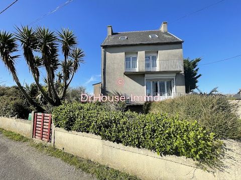 29890 - Brignogan-Plages - Exclusivity - Stone house from a local builder, built on a cellar, 1.5 km from the first beaches. The house is south facing, on a pretty plot of 580 m². With a surface area of 95 m², you can convert the attic for an additio...