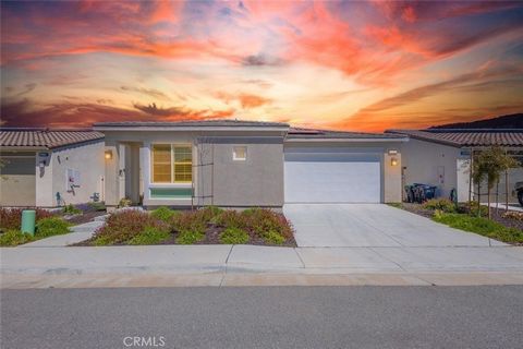 Welcome to the prestigious Altis 55 plus premiere community! This impeccably crafted home, built in 2022, with paid solar for energy efficiency and savings, boasts modern elegance and thoughtful design throughout. Spanning 1,534 square feet, this res...