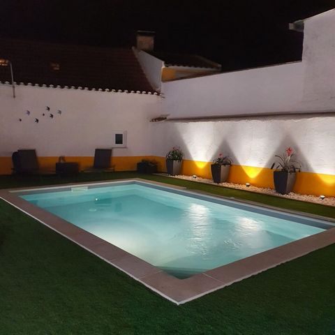 The villa has 3 bedrooms, two lounge areas, a fitted kitchen (oven, microwave, fridge and freezer, extractor, ceramic hob, washing machine, etc.), a bathroom with a hydromassage shower cubicle. Outside, you can enjoy a new swimming pool, a relaxation...