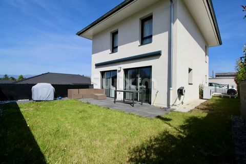 References: ST1839 Swixim International offers you this beautiful 2018 house with heat pump located in a quiet private housing estate 5 minutes walk from the Swiss customs of Fossard. It consists of an entrance with cupboard opening onto a large livi...