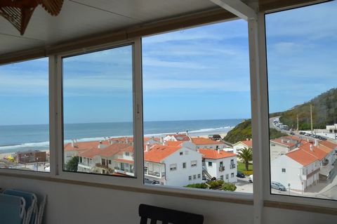 Beachfront Apartment in Paredes de Vitória with 2 Bedrooms, 1 Full Bathroom, Equipped Kitchen, Living Room, Dining Room with Sea View, Terrace with BBQ overlooking the Pool. Fully Equipped, Excellent Sun Exposure, and approximately 10 minutes from Na...