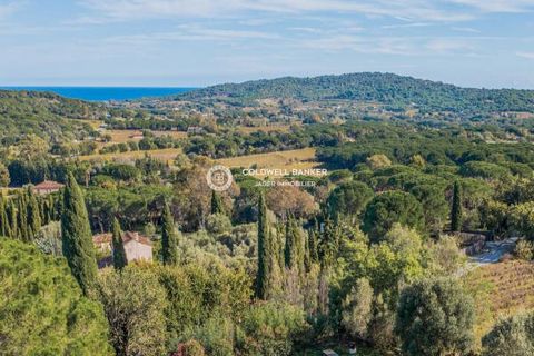 COLDWELL BANKER JAGER IMMOBILIER is delighted to present this exceptional luxury property spanning 552m2, nestled on a 6,600m2 plot of land, offering a privileged location near the charming village of Ramatuelle and renowned beaches. With breathtakin...