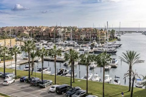 Fantastic apartment at Sotogrande Marina! Nestled amidst the splendor of Sotogrande Marina, this property offers an unparalleled lifestyle of elegance, comfort, and convenience. With its prime location and exceptional amenities, this property is the ...