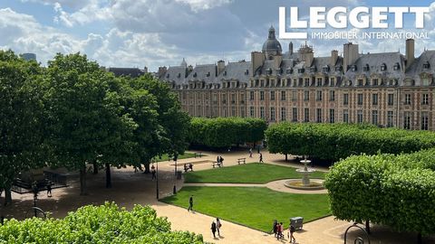 A28353CCH75 - Op de prestigieuze en felbegeerde Place des Vosges presenteert Leggett Immobilier Prestige dit zeldzame pand, gelegen op slechts een steenworp afstand van het Pavillon de la Reine, een opmerkelijk 17e-eeuws gebouw. Dit karaktervolle dup...