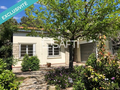 Located in a sought-after area of ??Béziers, 7 minutes walk from the arenas and close to all amenities, I invite you to discover this beautiful opulent house from the 60s requiring work. Located on a plot of more than 700m² landscaped, wooded and dec...