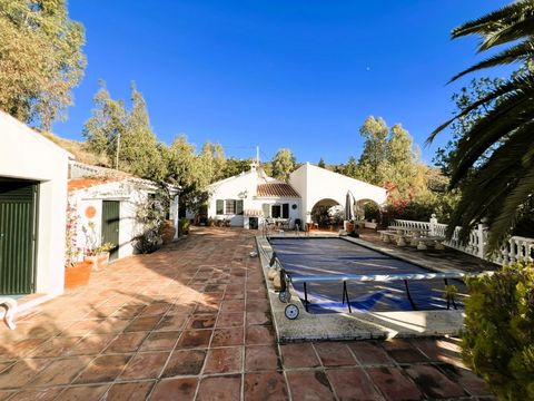 Very big Country Home in Competa, 200 m2 living space with 10.000 m2 plot. Country Home, Close to Town, Fitted Kitchen, Ample Parking, Pool: Private, Garden: Private, Facing: East, West and South. Views: Countryside, Valley Features: 5-10 minutes to ...