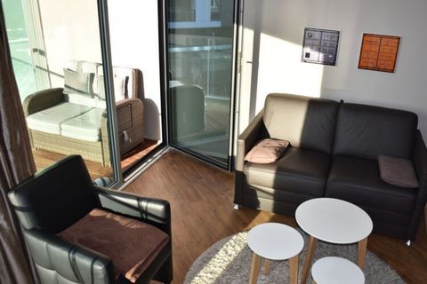 Directly on the western bank of the New Harbor, centrally located between the Weser and the harbor, we offer you a top-class apartment (new move-in July 2015). What's special is that you have wonderful views of the Weser or the mouth of the Weser fro...
