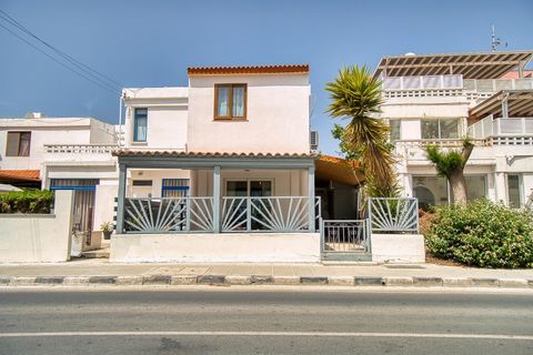 A fully furnished three bedroom townhouse available for long term rent in Kato Paphos. Located on a quiet development with communal pool and just minutes walk to Paphos Harbour and all amenities including supermarket, shops, banks, pharmacy, schools ...