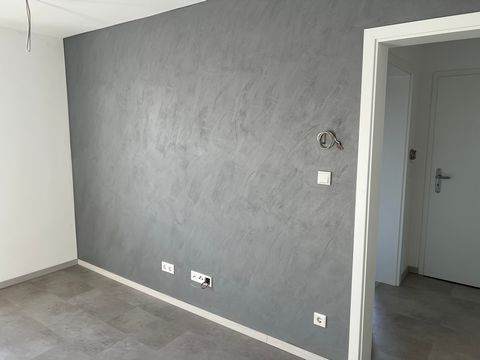 A fully furnished 2-room apartment in Mönchengladbach-Rheydt is on offer. The apartment is currently being completed and will soon be available for rent. Inquiries can be made and accepted immediately. The apartment lacks nothing. The fine and compac...