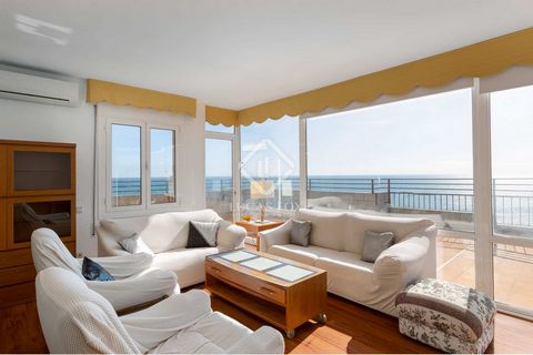 Lucas Fox presents this exclusive penthouse on the seafront, in the charming town of Vilassar de Mar, which offers stunning panoramic views of the Mediterranean. This penthouse is located in a privileged location, right on the seafront of Vilassar de...