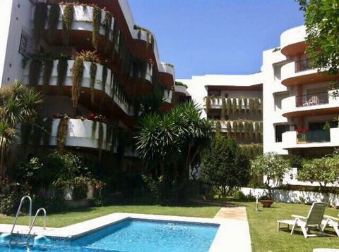 Nice and sunny apartment, south-east facing. Full equipped. First floor with 2 bedrooms (1 double and 2 singles beds). Private communal parking area, gardens and swimming pool. Walking distance to Puerto Banús and commercial areas. Two month deposit ...