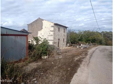 Excellent stone villa to rehabilitate in a village about one kilometers from Santiago da Guarda and seven from Ansião with good access and magnificent views. The land is about 2400m, has olive groves, fruit trees, etc...