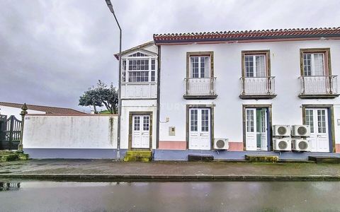 In the center of Sta. Cruz das Flores, for those looking for the tranquility of nature and proximity to the services and commerce of the main town on the island of Flores, this century-old and renovated house could be the ideal property for you. The ...