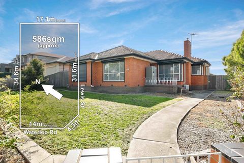 Boasting a beautiful modern update and an impressive 586m2 block (approx) this well located classic brick veneer, on a corner allotment offers great opportunity and family proportions, coming with approved plans and permits for three new townhomes. U...