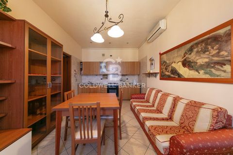 ARCONATE 2 ROOMS In a courtyard context, a two-room apartment ready to be inhabited is offered for sale on the first floor. The property is composed as follows: living room with kitchenette, bathroom with tub, utility room and a double bedroom with w...
