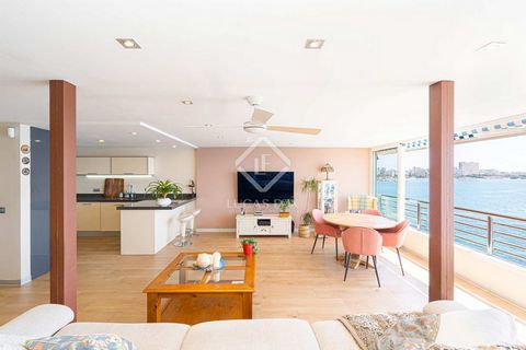Pursue a dream of coastal living with this unique opportunity to acquire a spacious 167m2 apartment, offering breathtaking views of the Mediterranean Sea. Situated at the first line of the sea in the iconic 'El Barco' building, this apartment combine...