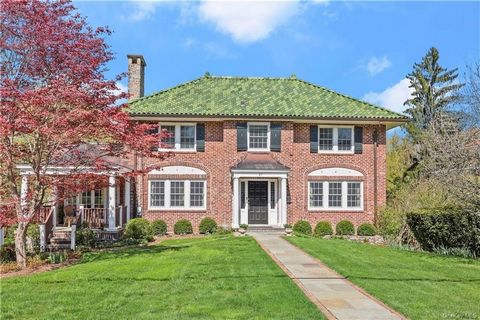 Scarsdale Greenacres gem! Expanded and updated by architect owner, this Center Hall Brick Colonial is ideally located on a tranquil street close to the Greenacres school. This elegant Colonial boasts a beautiful layout with over 5000 square feet of l...