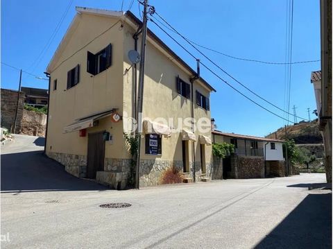 For sale commercial space with an area of 105m2 on the ground floor and with a villa on the 1st floor, with an area of 105m2, right in the center of the beautiful village of Canaveses, in the municipality of Valpaços. For those who enjoy a good quali...