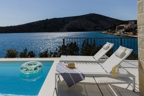 Discover paradise on Earth in Vinišće - a home you'll adore, not just visit! Nestled along the coast, this villa gem offers an incredible opportunity for your tranquil haven. Set in the idyllic Vinišće, this exquisite villa not only takes your breath...