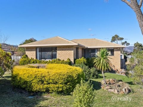 Situated close to shops and set back from the main road, this solid brick family home offers many options for the home owner, investor or property developer. Adjacent to a new homes area, the 1001m2 allotment offers a huge fully fenced backyard for t...