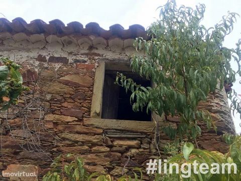 House in stone to rebuild with 30m2 in Sesmo, parish of Sarzedas, excellent investment! - Composed of two divisions and also shop on the lower floor - Right in the center of the village, about 25 minutes from Castelo Branco in quiet place - Close to ...