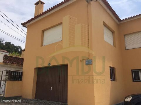 3 bedroom villa, comprising: ground floor - garage; 1st floor - housing. Terrace, annex with wood oven and land. It needs refurbishment work. Overlooking the sea. Good access. Book your visit now! Property marketed by: BAMBU - Real Estate Mediation, ...