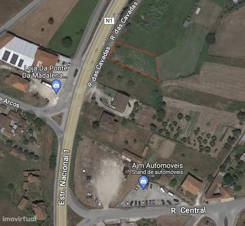 Terreno plano junto a Nacional nº1 , exelentes acessibilidades, 10 mit acesso A1 e do centro da cidade Leiria,  15 mit de  Pombal.