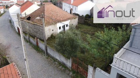 Situated in a quiet location and where the beauty of the countryside predominates, is this unique property full of potential. With a total of 135 m2 per floor (2 floors), it is an excellent opportunity to rebuild an old house full of history. The hou...