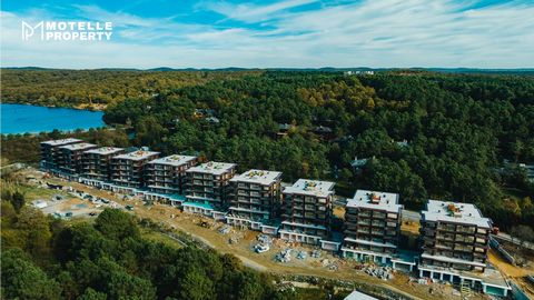 O projeto Prive Kemer é um projeto de construção moderno e elegante localizado no bairro de Göktürk, em Istambul. Em todos os apartamentos de 2+1 a 5+1; Promete qualidade e espaços perfeitos com acabamento e materiais de alta qualidade, tectos altos,...