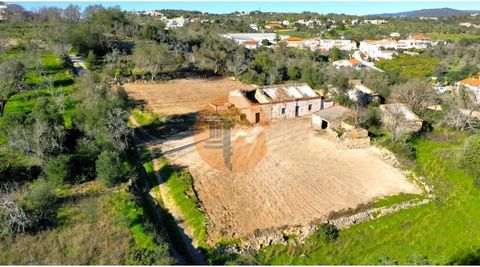 House to be rebuilt - Project under approval - Boliqueime - Loulé Ruin with sea view, located on a plot of land with a total area of 1884m2, with a project being approved for the construction of a 3-bedroom villa, with great sun exposure to the south...
