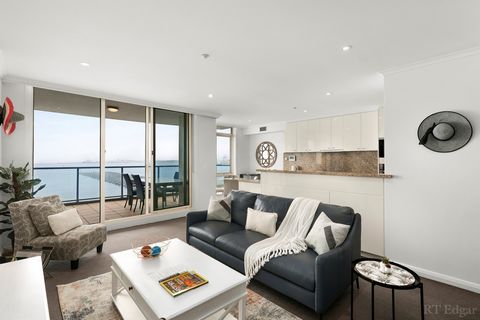 This luxury three-bedroom, two-bathroom apartment in Port Melbourne masterfully combines the serenity of a beachside retreat with the convenience of an inner-city dwelling. Nestled in one of Beacon Cove's most sought-after buildings along the waterfr...