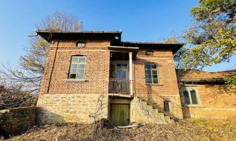 SUPRIMMO agency: ... We offer for sale a house located in a nice village near the old capital Veliko Tarnovo. The property was built in the 1960s. The total living area is 100 sq.m distributed between the two floors. On the first there is a basement ...