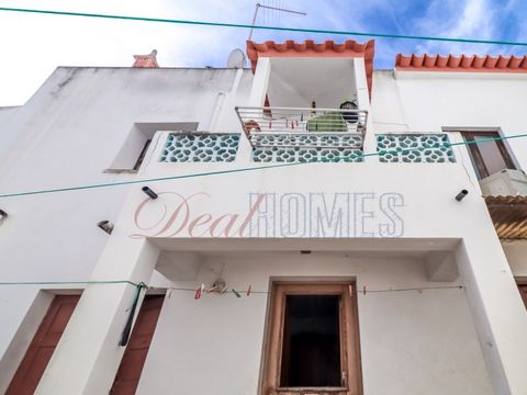 Deal Homes presents, House of typical Portuguese construction, T2 + 2, located in the center of Praia da Luz, 5 minutes walk from the wonderful beach that this Algarve village offers you. House composed of two floors, and on the 1st floor we find: - ...