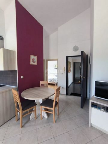 Location: Istarska županija, Medulin, Vinkuran. ISTRIA, MEDULIN - Apartment in a quiet location with a terrace! We are selling an apartment in a smaller residential building with 6 residential units. It is an apartment on the ground floor with an are...