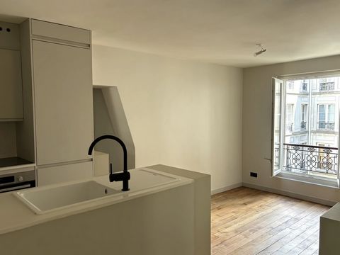 FABERT/ESPLANADE DES INVALIDES. The VANEAU group exclusively presents this elegant apartment perfectly renovated, in an exceptional location. It is located on the third floor by stairs, in a bourgeois condominium with caretaker. The apartment has bee...