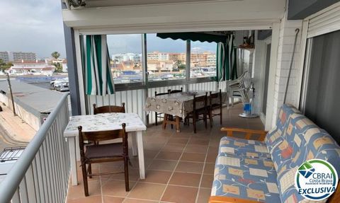 SANTA MARGARITA: En este encantador condominio seguro, dos apartamentos se han unido para que sea uno ... Así que en el segundo piso sin ascensor, este apartamento con aire acondicionado de 112 m2 tiene una hermosa terraza de 11 m2 con una vista desp...