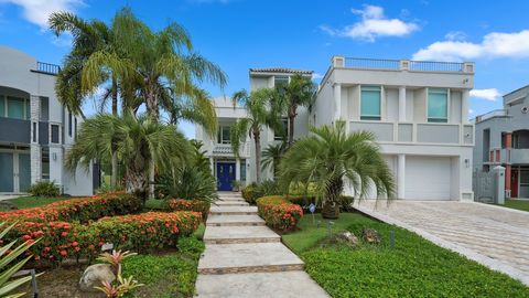 Convenientemente ubicado dentro de los serenos confines de Caguas Real Home Resort, esta imponente propiedad personifica la vida de lujo en el corazón de Caguas, Puerto Rico. Con una ubicación privilegiada junto al reconocido campo de golf y club de ...