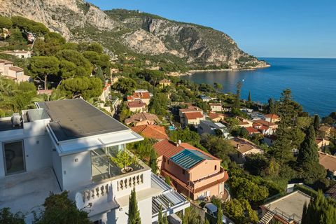 Nestled in the heights of Eze, just 10 minutes from Monaco, discover this sumptuous contemporary villa of approximately 140 m2. With its exquisite design and modernity, it boasts high-end finishes and a breathtaking panoramic sea view stretching to t...