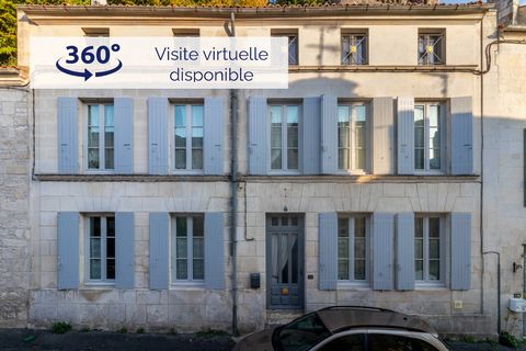 À 15 min de Saintes, dans le bourg de Taillebourg, village avec commerces, services et restaurants en bords de Charente, je vous propose cette belle maison de ville de 191 m2, pleine de charme et de caractère, remise au goût du jour dans les règles d...