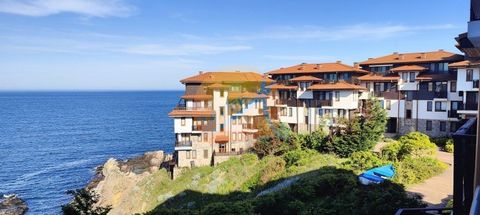 Sozopol, St. Thomas, gemeubileerd appartement met twee slaapkamers, direct uitzicht op zee vanuit alle kamers! Geen commissie van een koper. Stijlvol ingericht appartement met twee slaapkamers en twee aparte slaapkamers, in het omheinde complex van S...