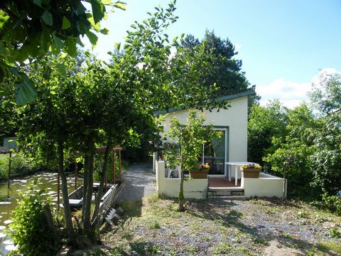 Lovers of nature, relaxation, fishing and hiking trails, come and discover this beautiful chalet near the ponds on a communal plot rented for 1000 euros per year. It is composed as follows: A beautiful living room 19m2 with fitted kitchen, night side...
