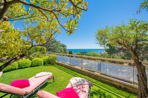 In Cannes Californie, in a beautiful secured residence with a pool and garden, this corner apartment on the 1st floor of 85 m2 south facing, with a terrace and garden of approximately 300 m2. It comprise an en-suite bedroom but with the possibility o...