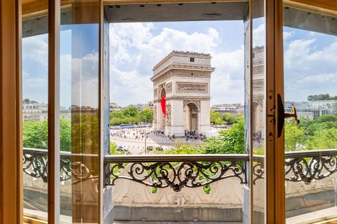 Paris 8th period property with the Arc de Triomphe on its doorstep! On the top floor with lift of a luxury building built in 1880, apartment of 180m2. Accommodation comprising a marble entrance hall, a beautiful living room with unobstructed view of ...