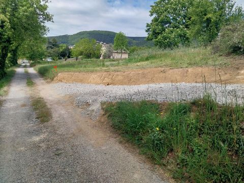 EXCLUSIVITE, à ST-GEORGES-LES-BAINS (07800), à 20 min de VALENCE, de la gare TGV et de l'autoroute A7, nous vous proposons ce magnifique terrain à batir VIABILISE, d'une surface de 1110 m2. Il est idéalement situé au calme, avec 2 hectares de zone na...